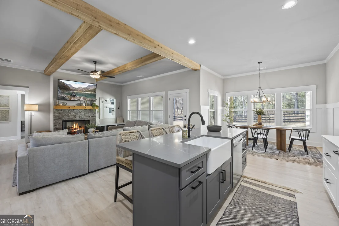 Photo of 152 White Oak Way