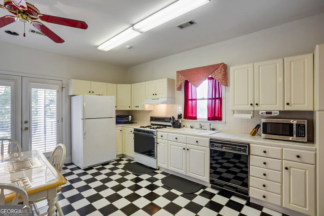 Photo of 534 W WEST BROAD Street