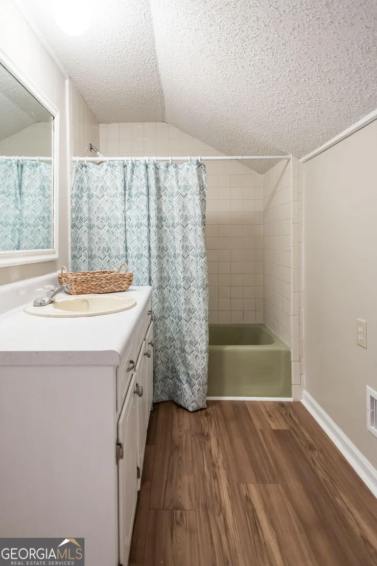 Photo of 8184 Clark Road