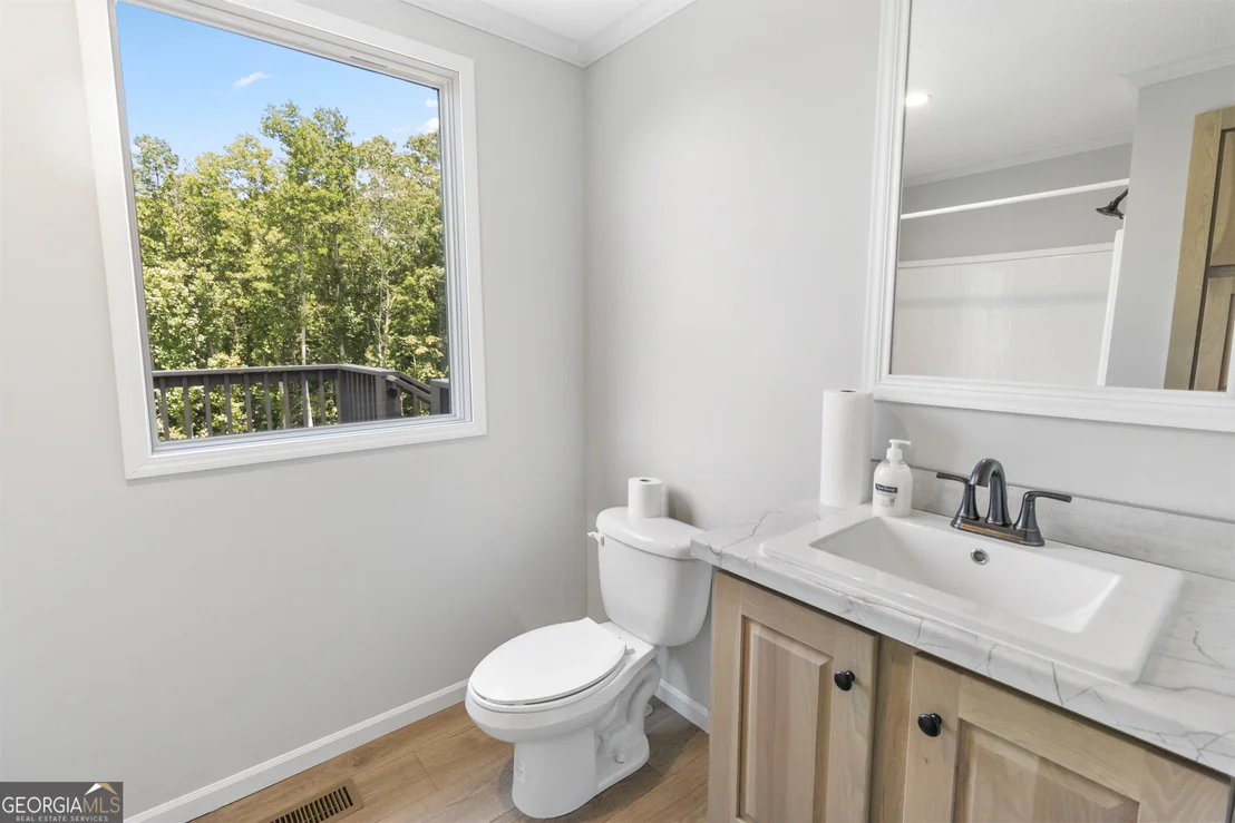 Photo of 654 Robertson Loop Road