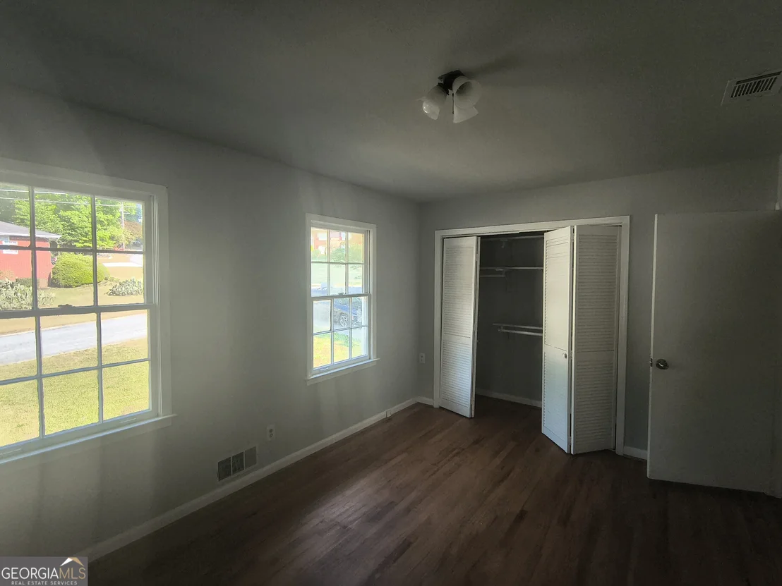 Photo of 363 River Road