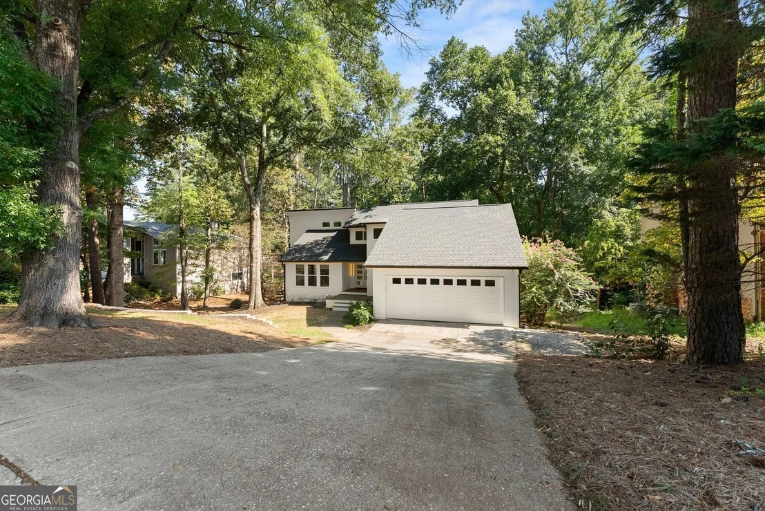 Photo of 3040 Roxburgh Drive