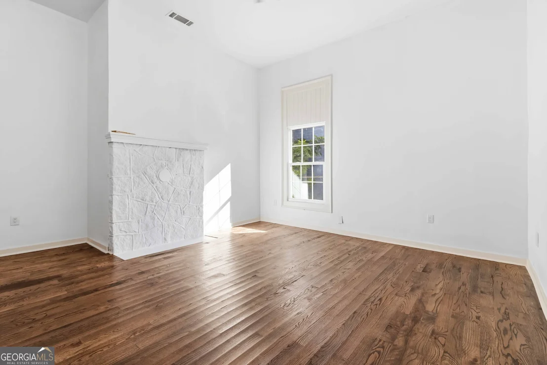 Photo of 6860 Main Street