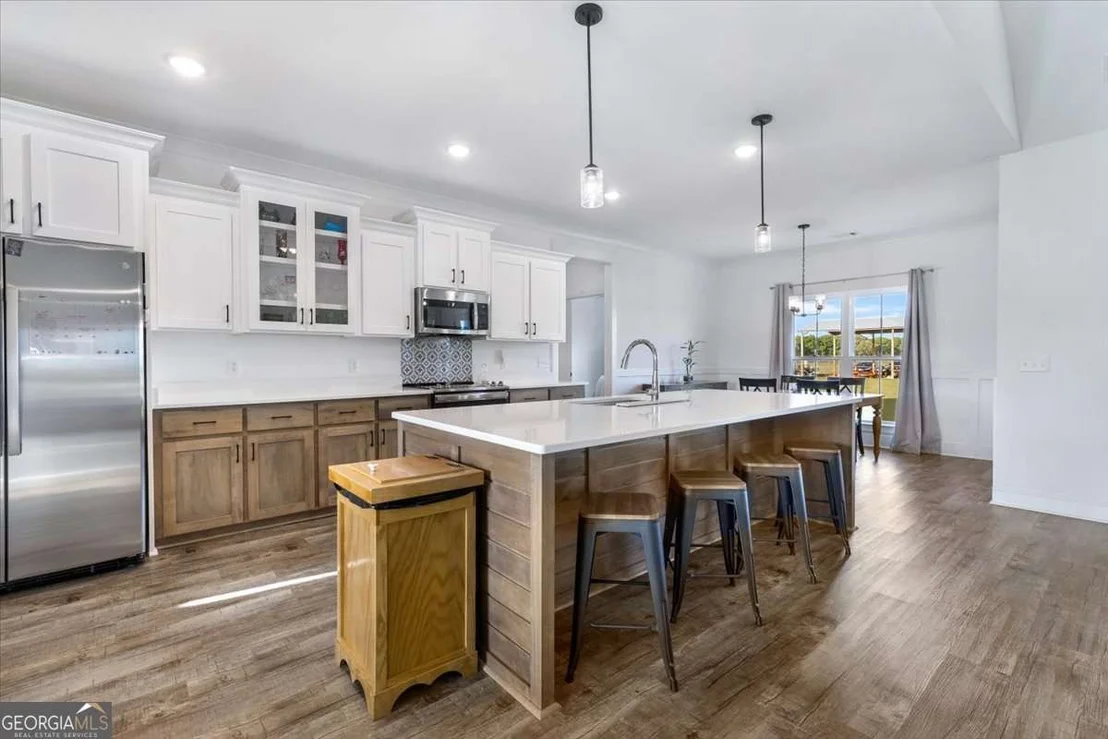 Photo of 6984 Old River Road S