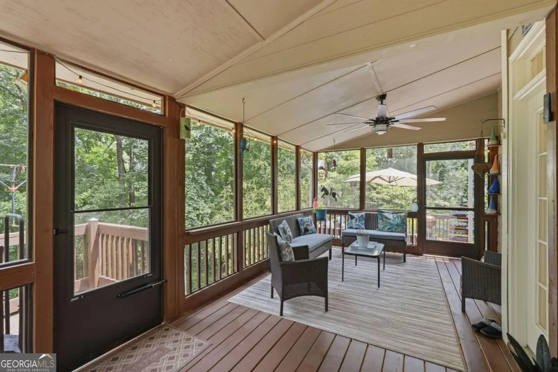 Photo of 214 Glenbrook Lane