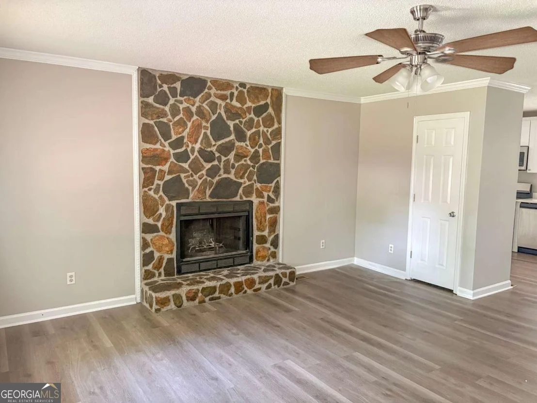 Photo of 385 Nectarine Drive
