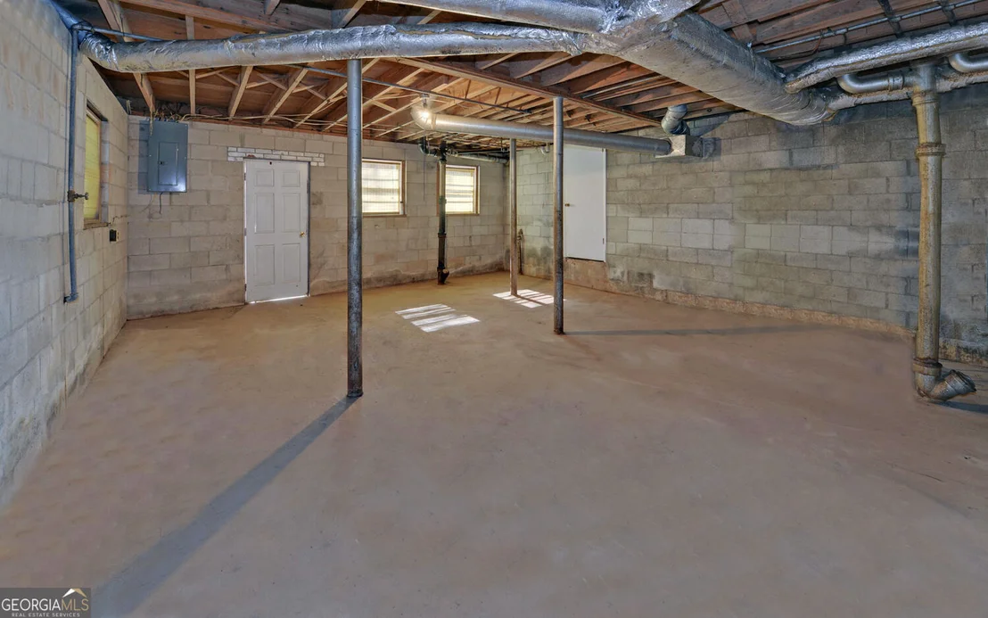 Photo of 586 Collins Road