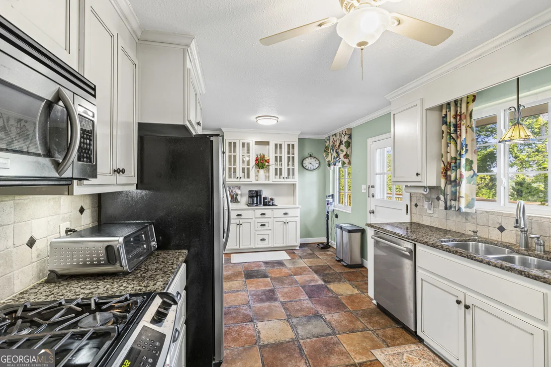 Photo of 2220 Edgewood Drive