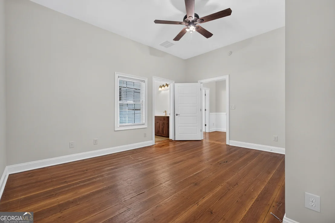 Photo of 406 Vineyard Road
