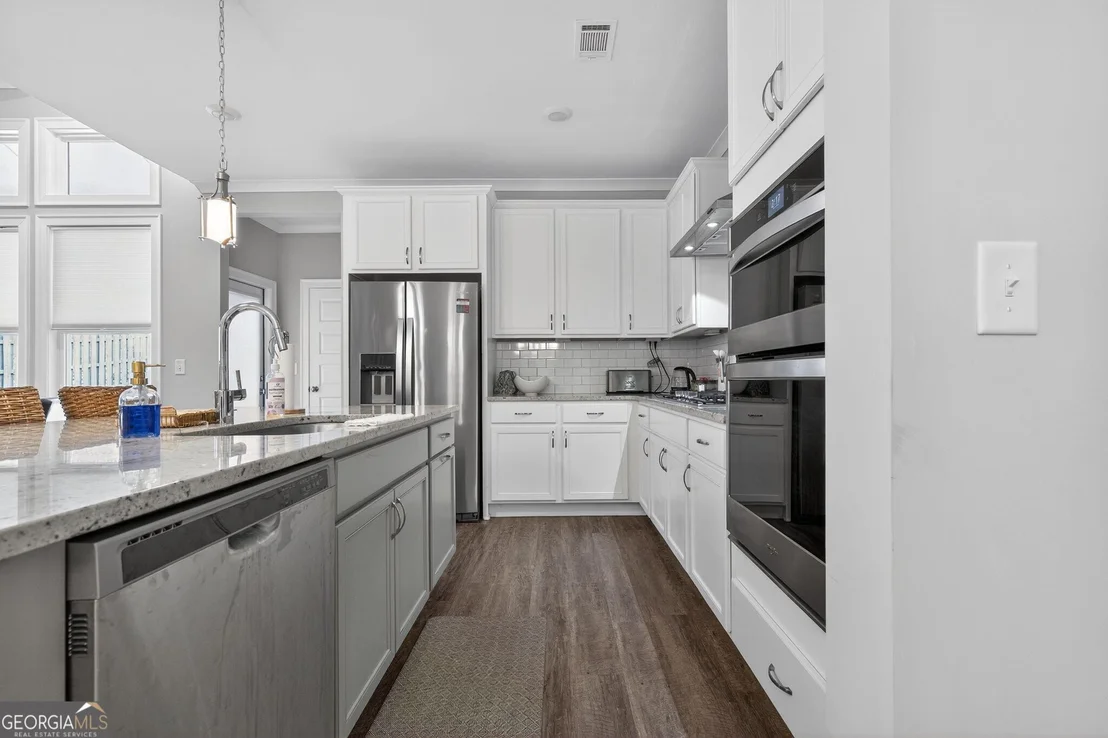 Photo of 325 Edgewater Drive