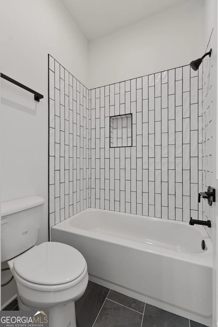 Photo of 681 Warren Road