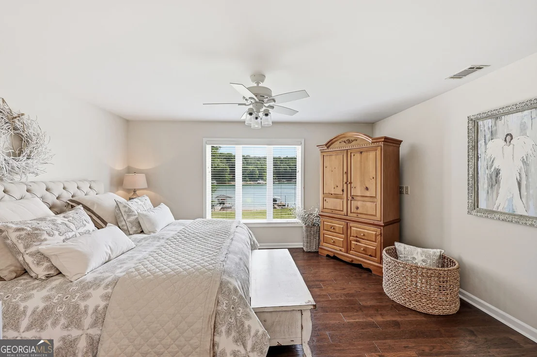 Photo of 3623 N River Road