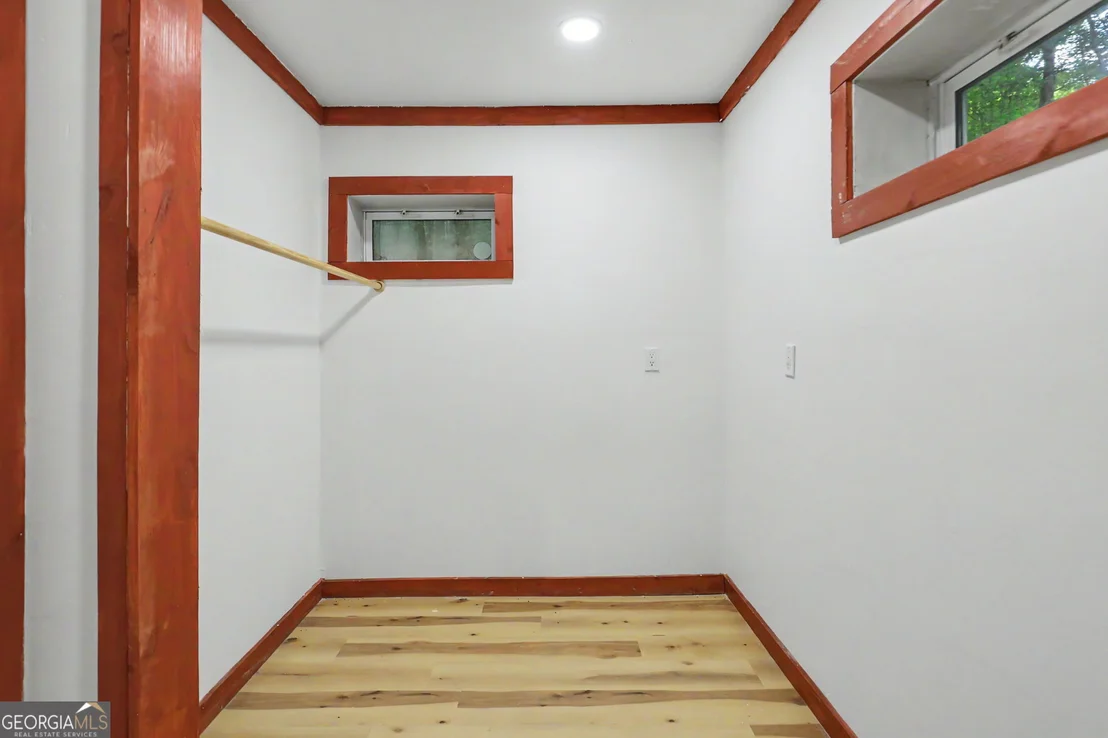 Photo of 996 Crestview Drive