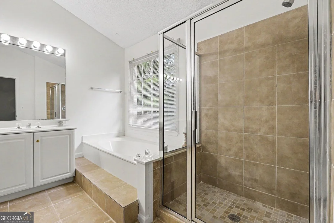 Photo of 3725 Longlake Drive