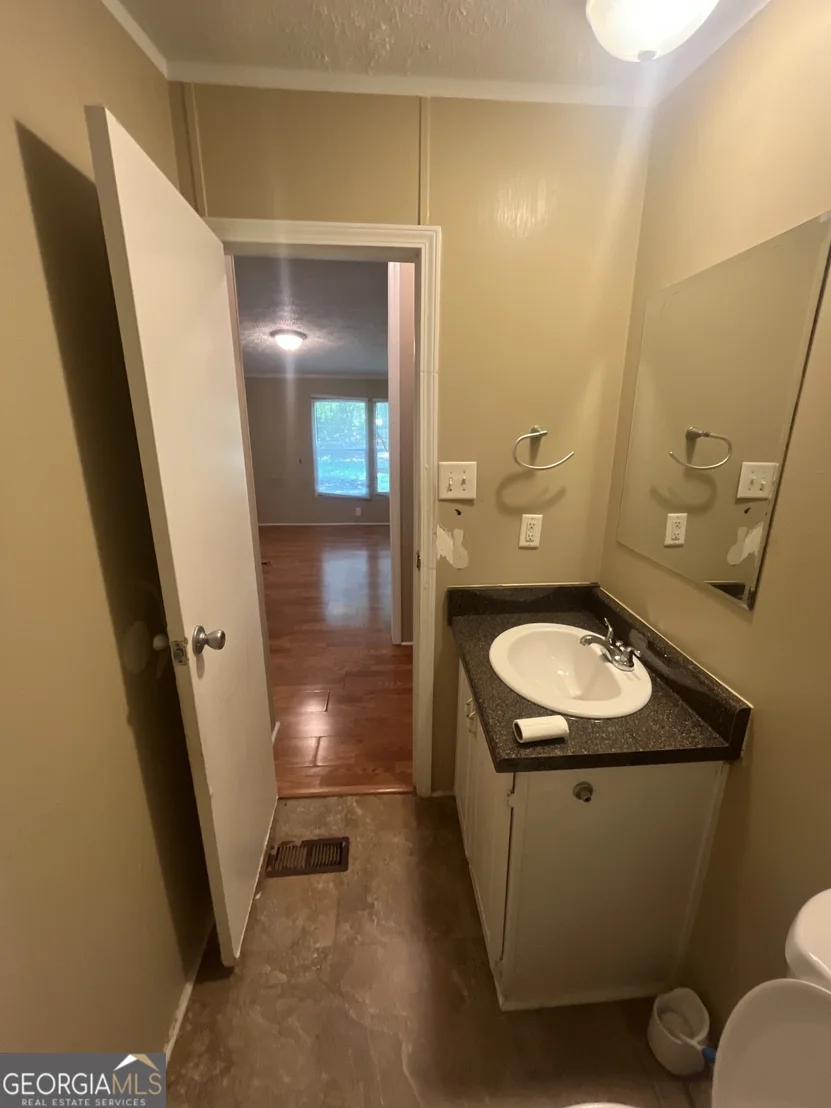 Photo of 627 Sanders Road