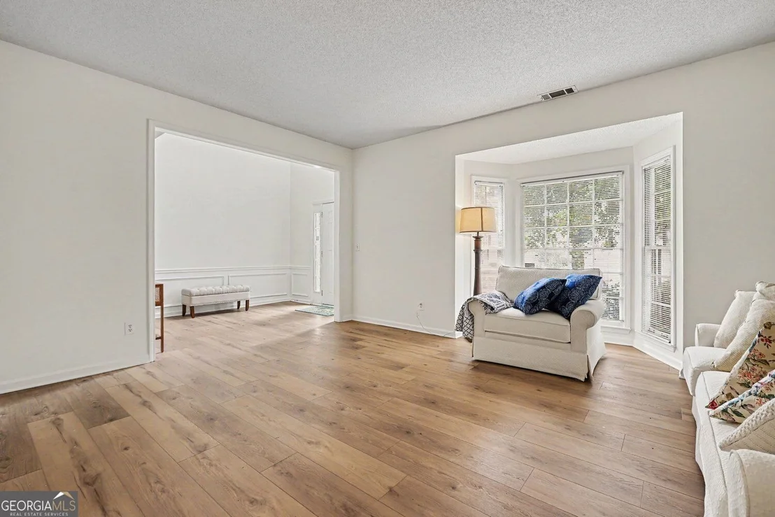 Photo of 3725 Longlake Drive