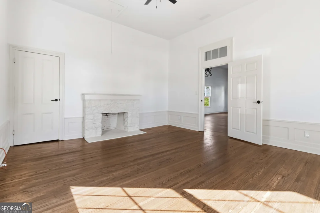 Photo of 6860 Main Street