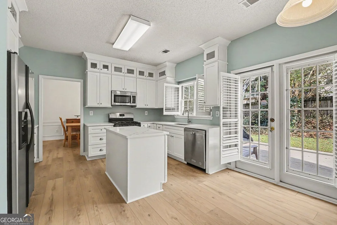 Photo of 3725 Longlake Drive