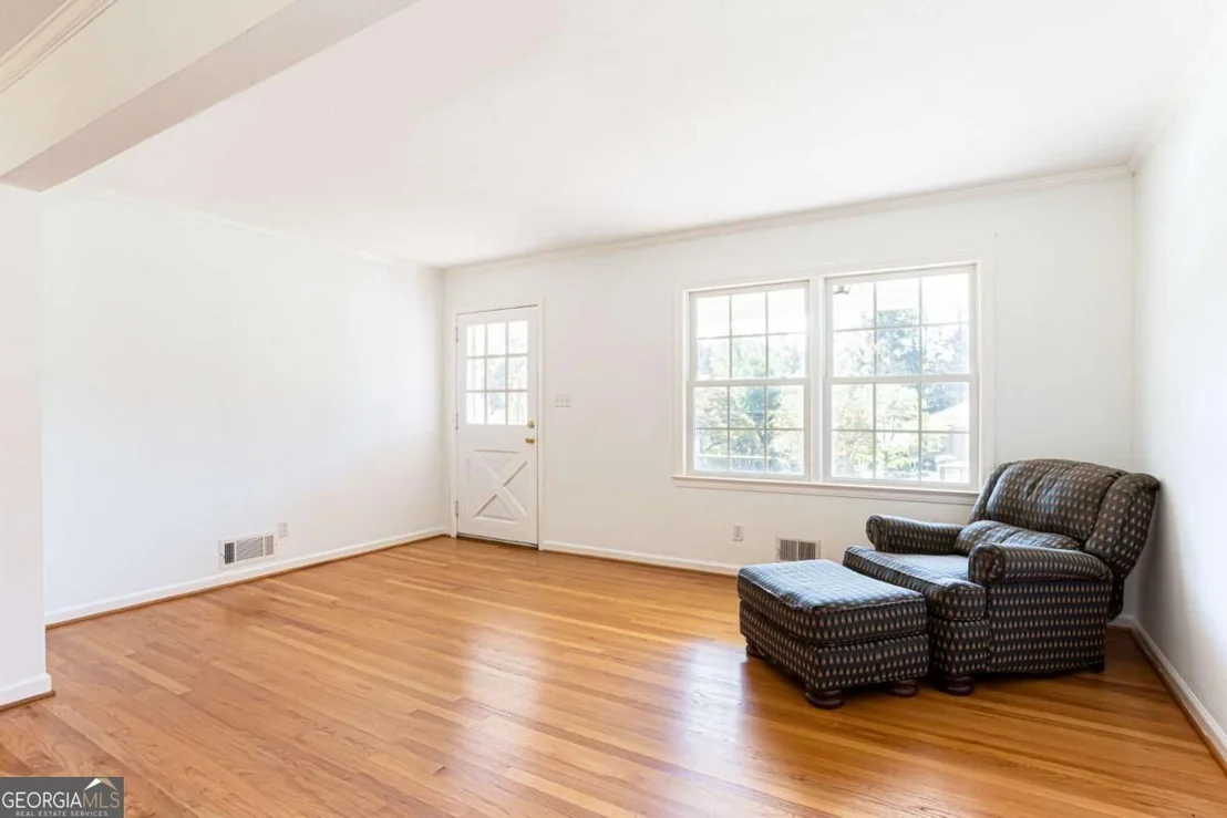 Photo of 461 Highview Drive SE