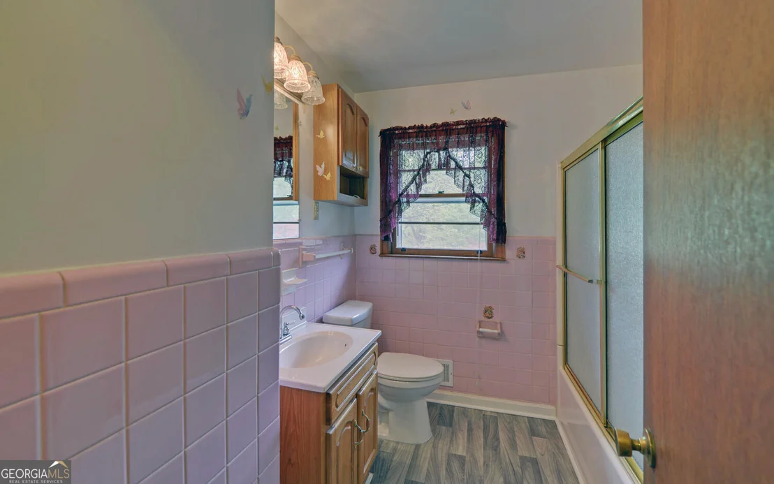 Photo of 586 Collins Road