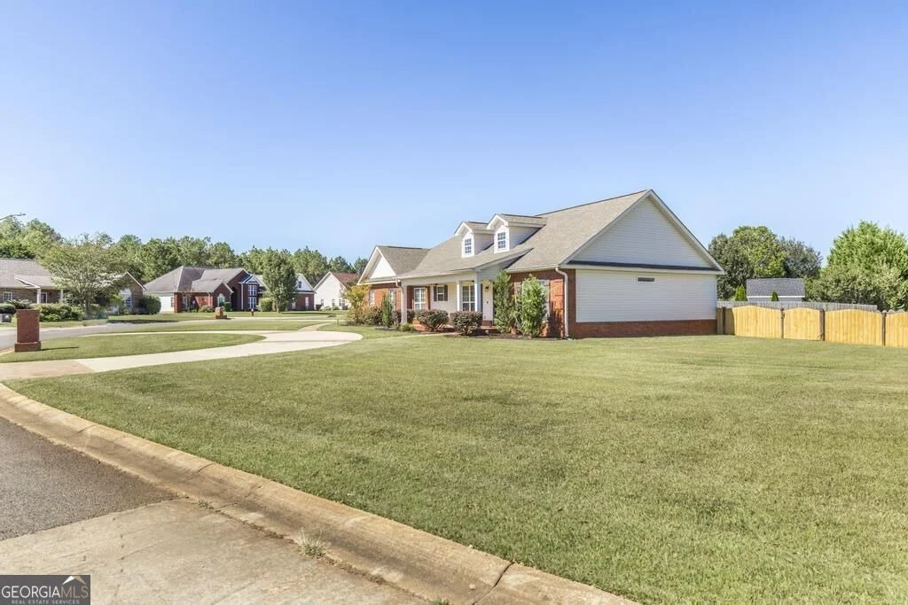 Photo of 256 Ellicott Drive