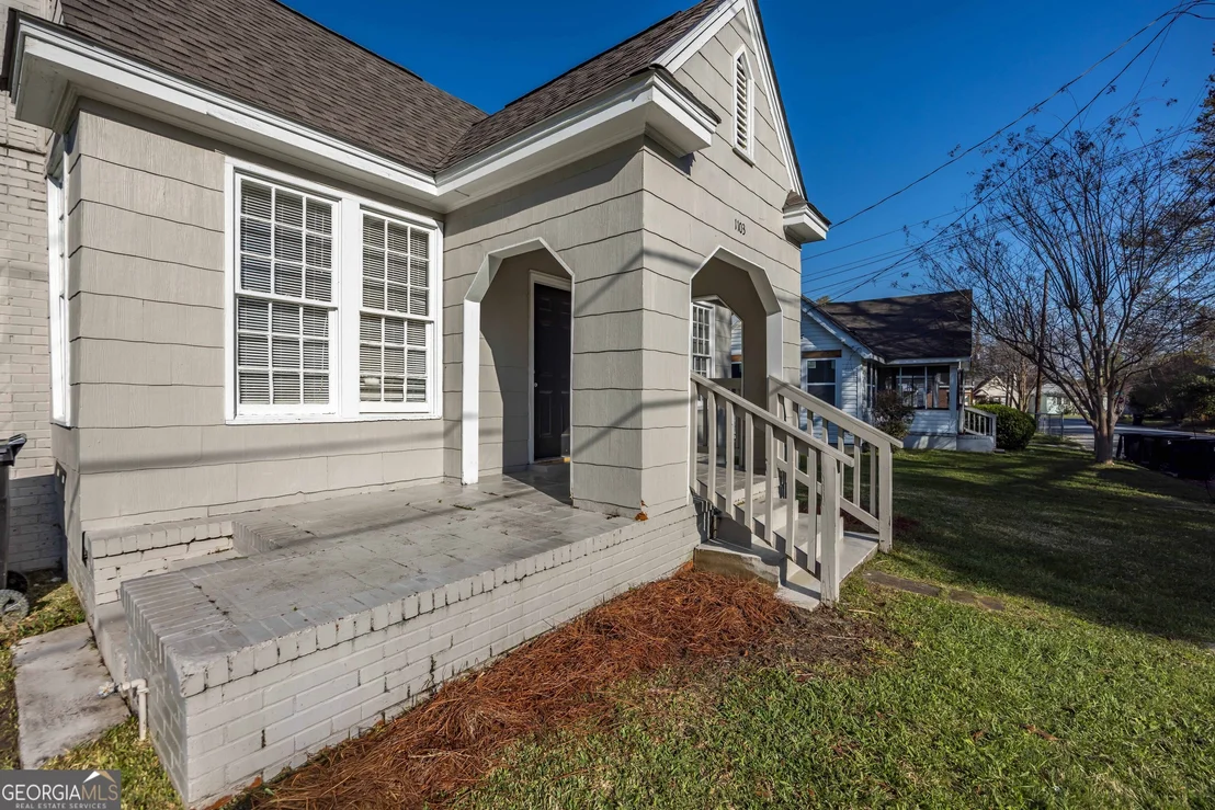 Photo of 1103 Bryan Avenue