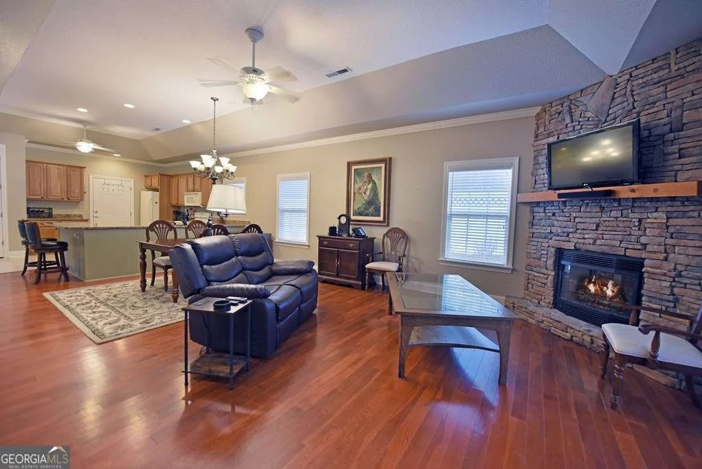Photo of 414 Long View Circle
