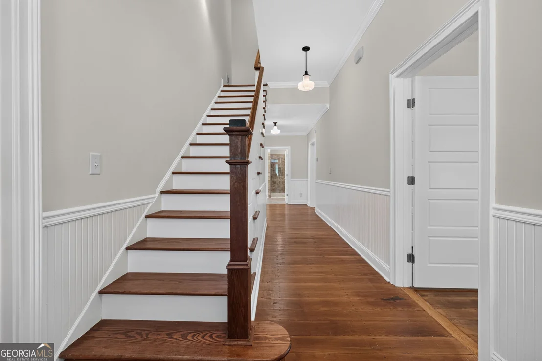 Photo of 406 Vineyard Road