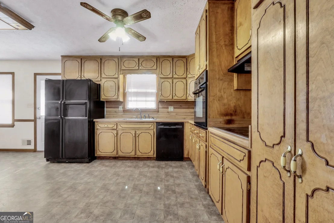 Photo of 370 Davis Road