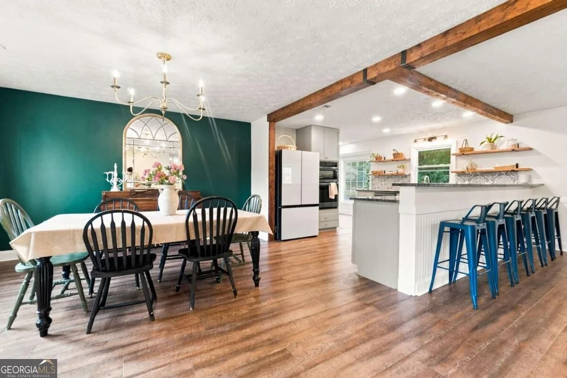 Photo of 408 White Way