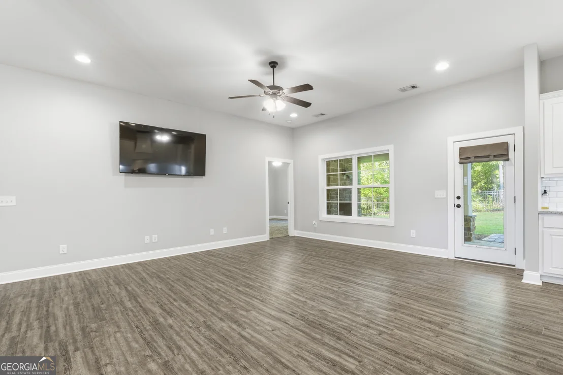 Photo of 122 Lee Road 2121