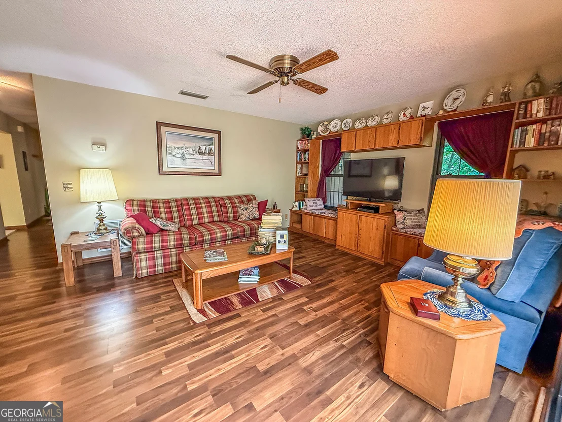 Photo of 195 Cedar Lane