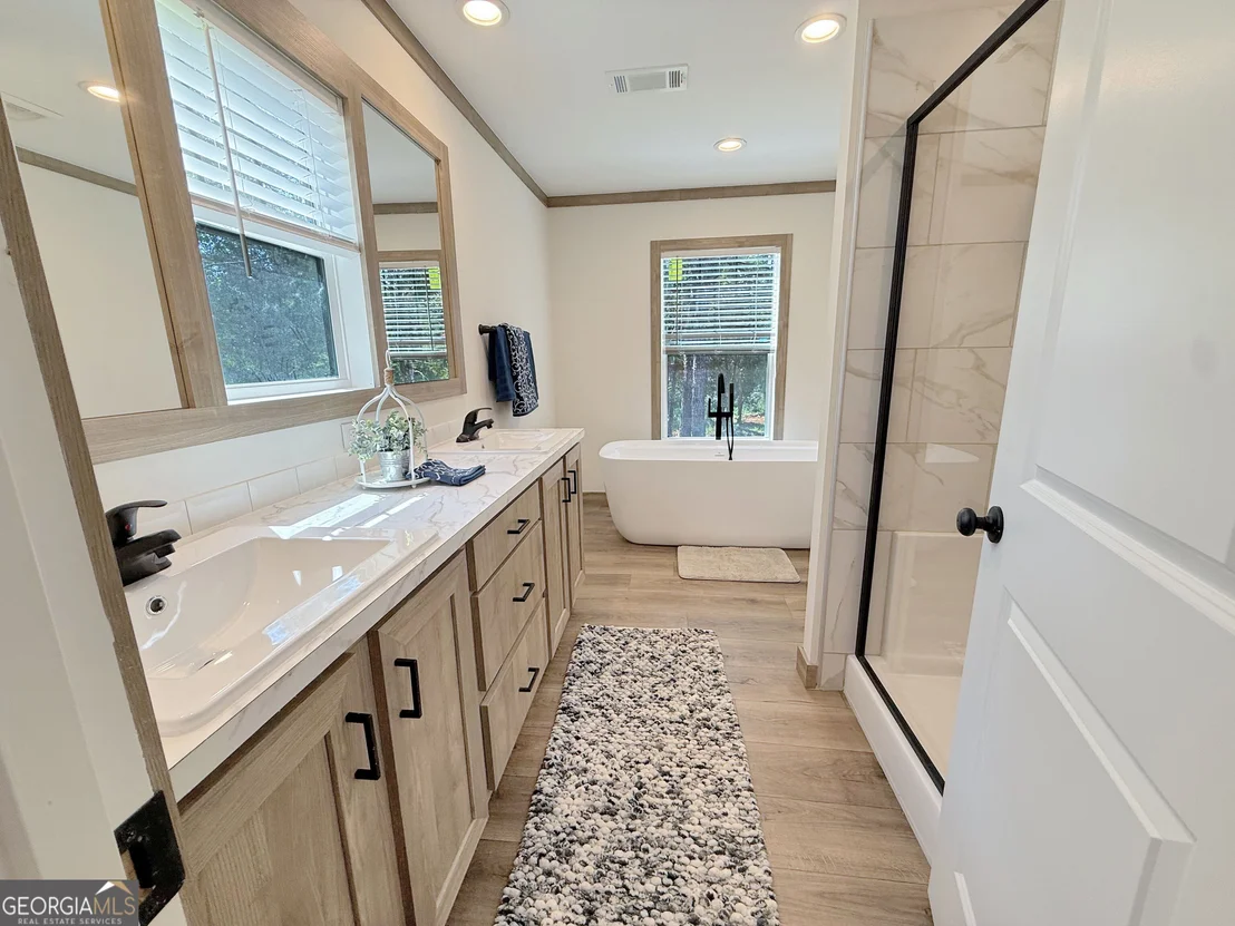 Photo of 415 Oliver Road