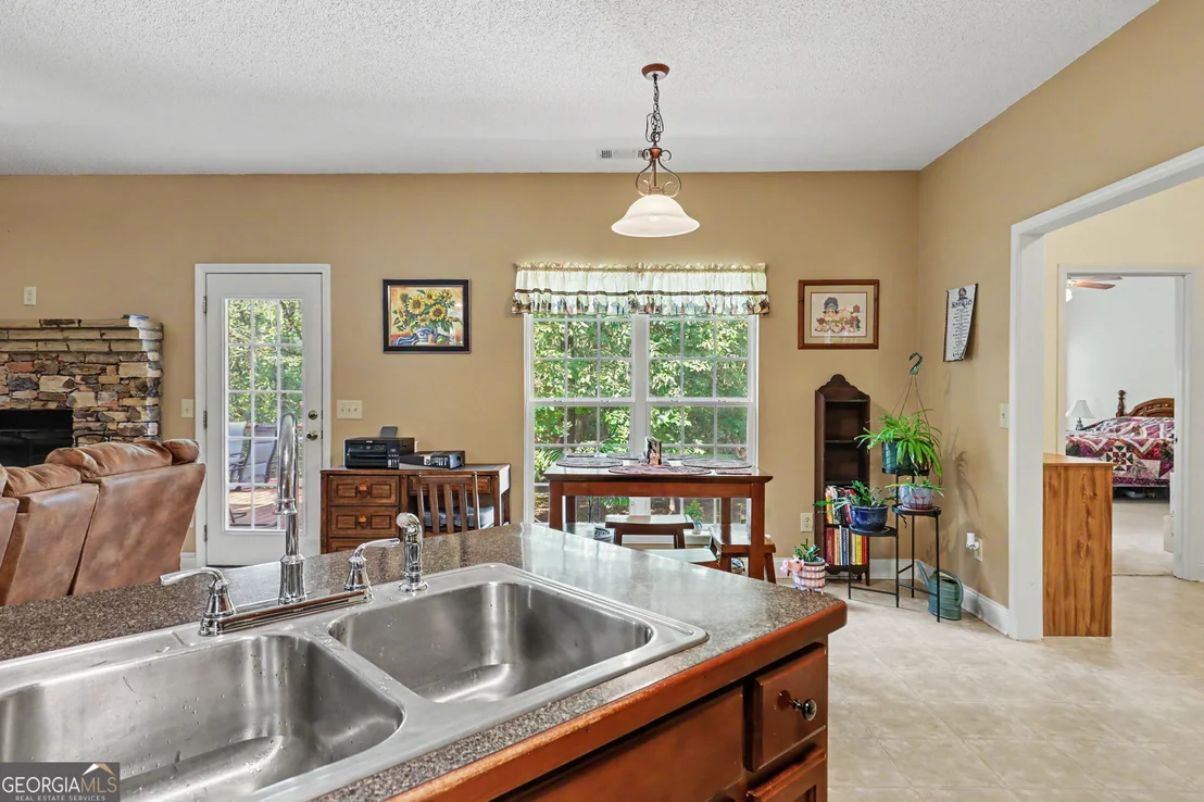 Photo of 830 Lord Fleming Road