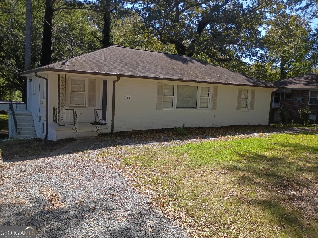 Photo of 754 Pinehill Drive SE