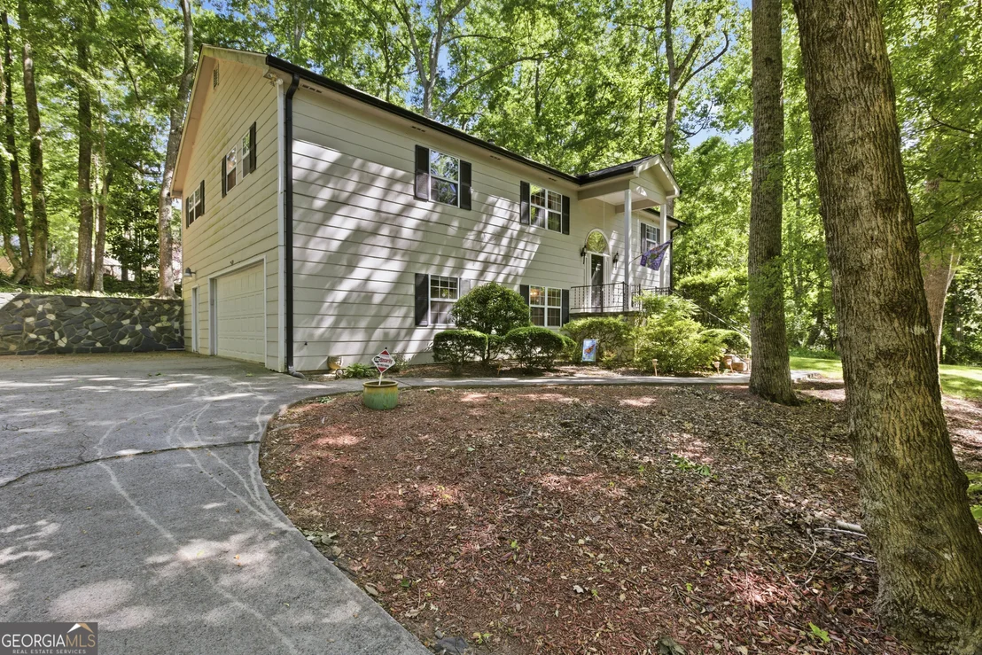 Photo of 325 Springwood Drive