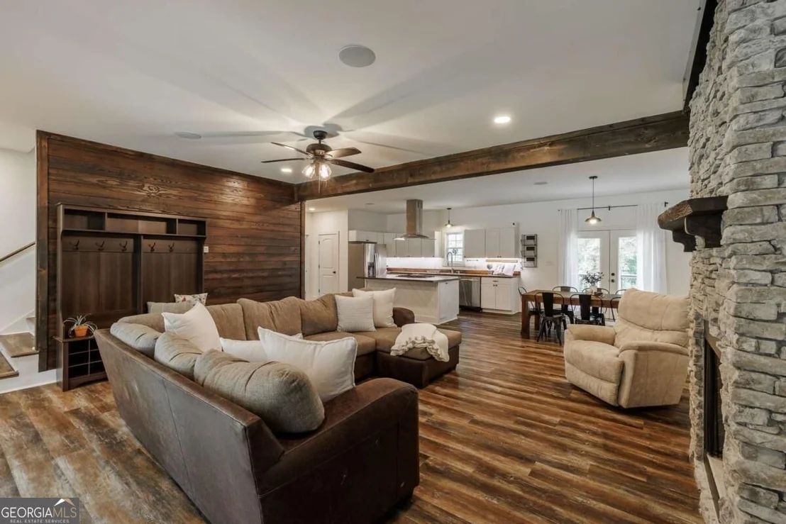 Photo of 930 James Holcomb Road