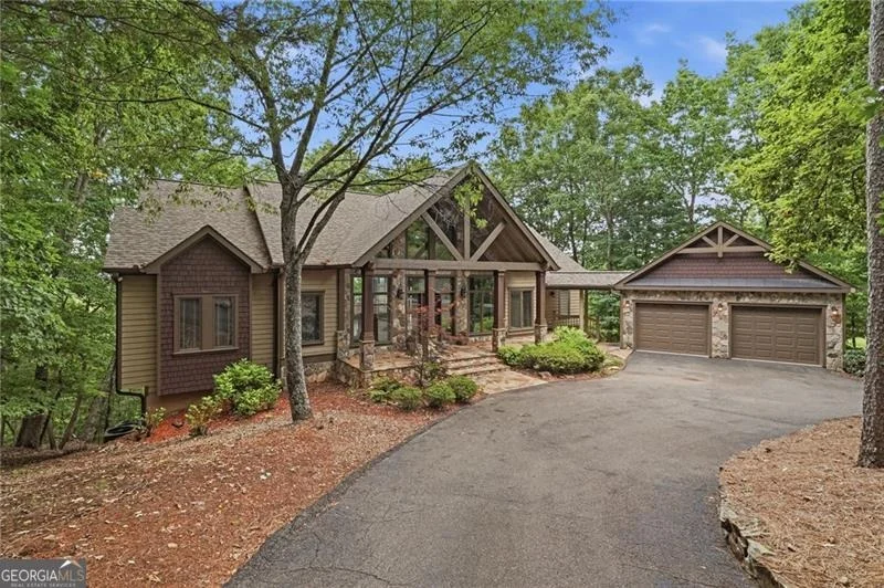 Photo of 861 Summit Drive