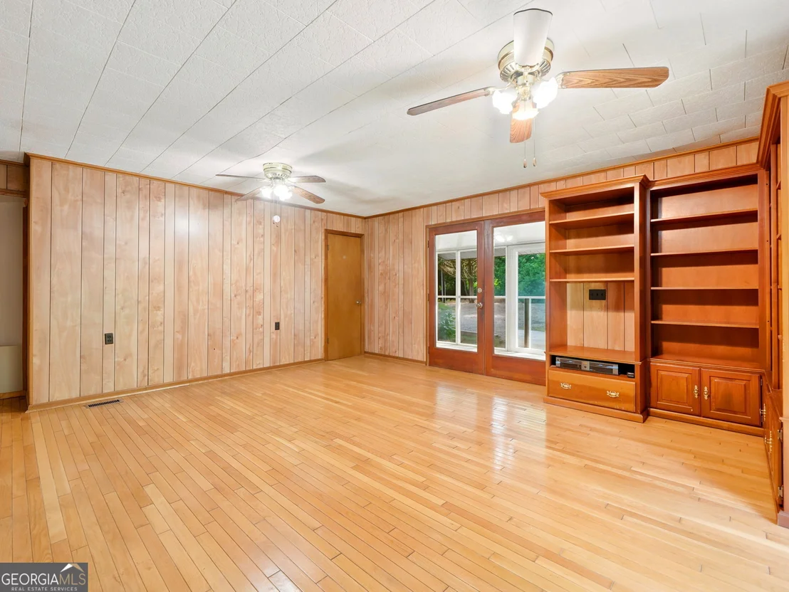 Photo of 370 Thompson Lane