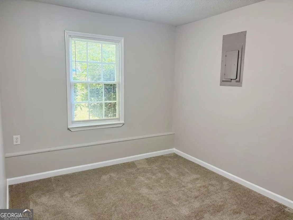 Photo of 385 Nectarine Drive