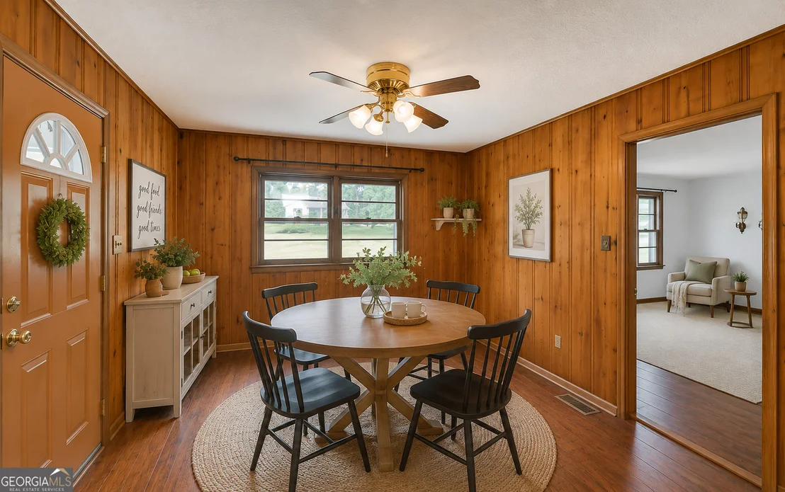 Photo of 586 Collins Road