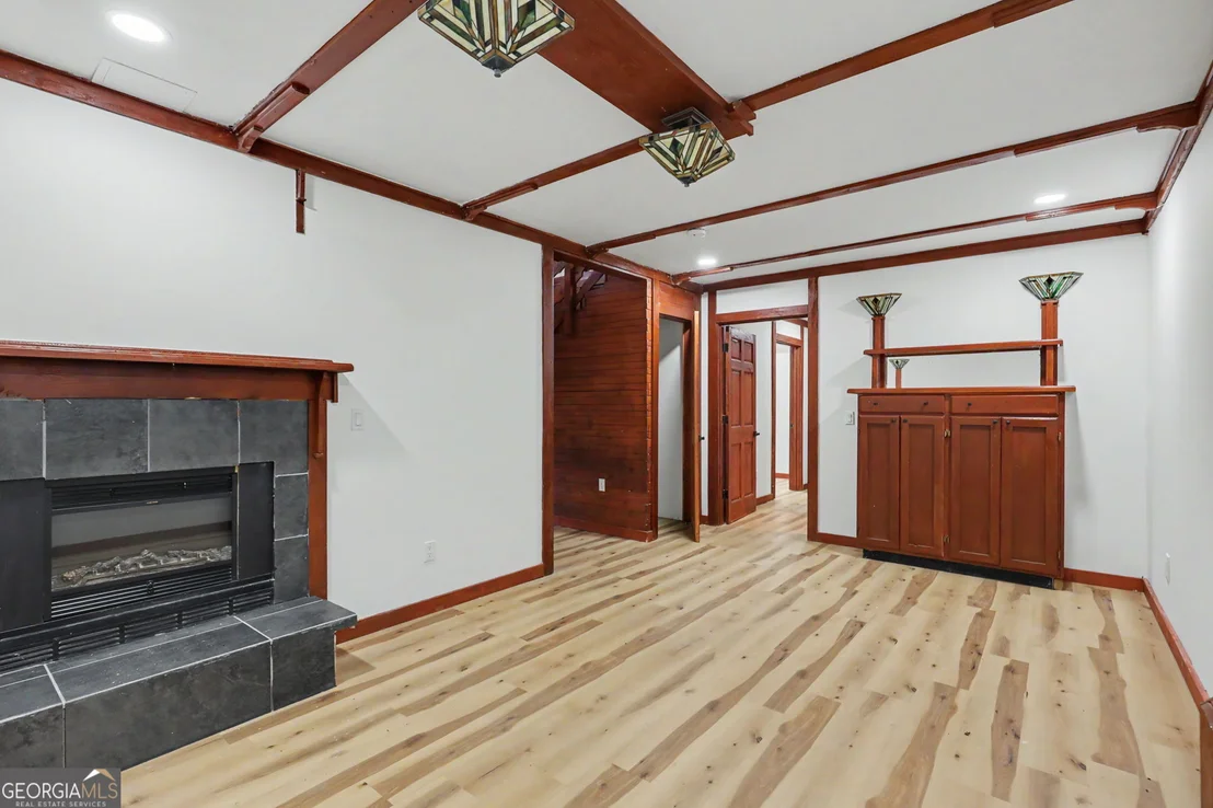 Photo of 996 Crestview Drive