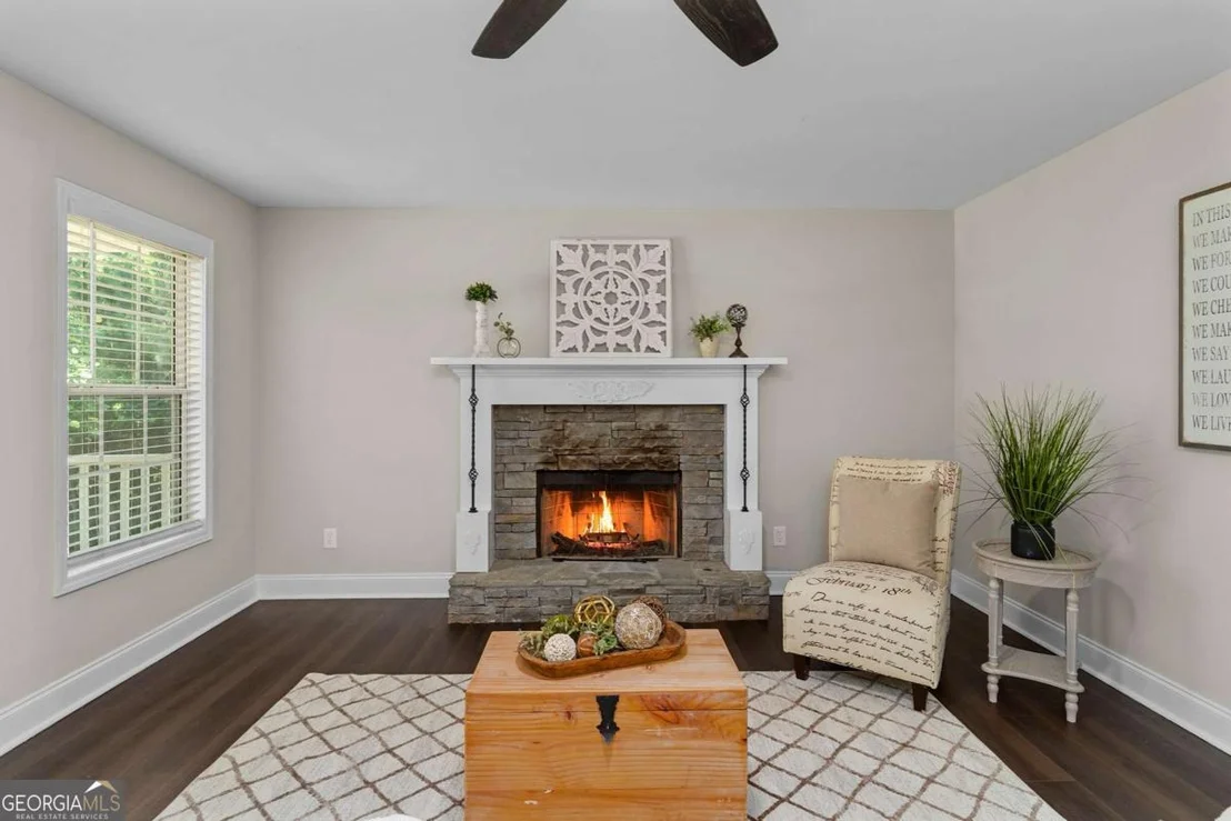 Photo of 2380 Land Road