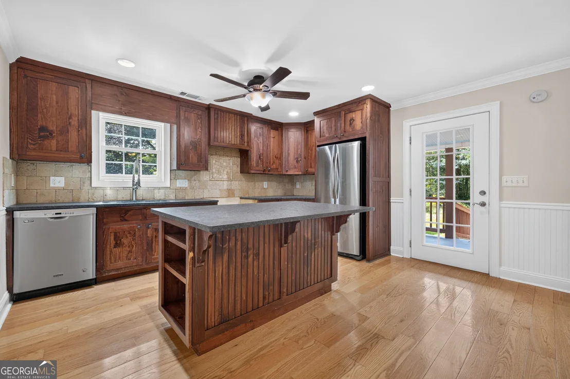 Photo of 406 Vineyard Road