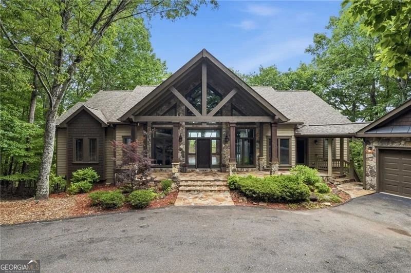 Photo of 861 Summit Drive