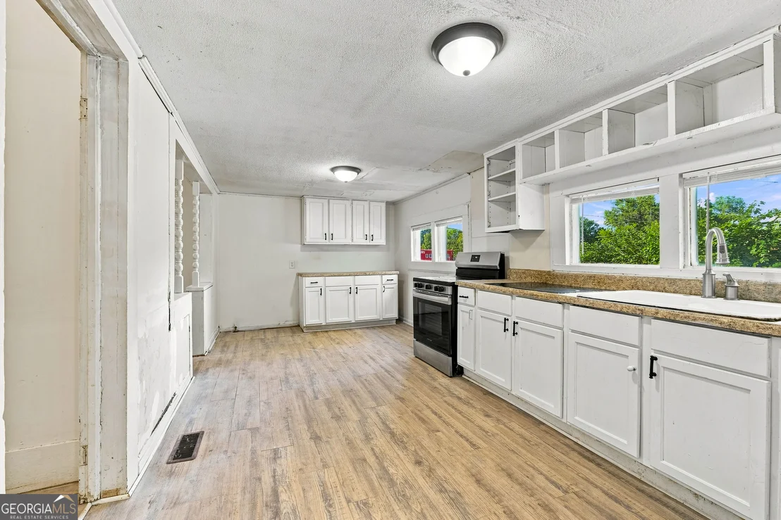 Photo of 5908 Wall Street