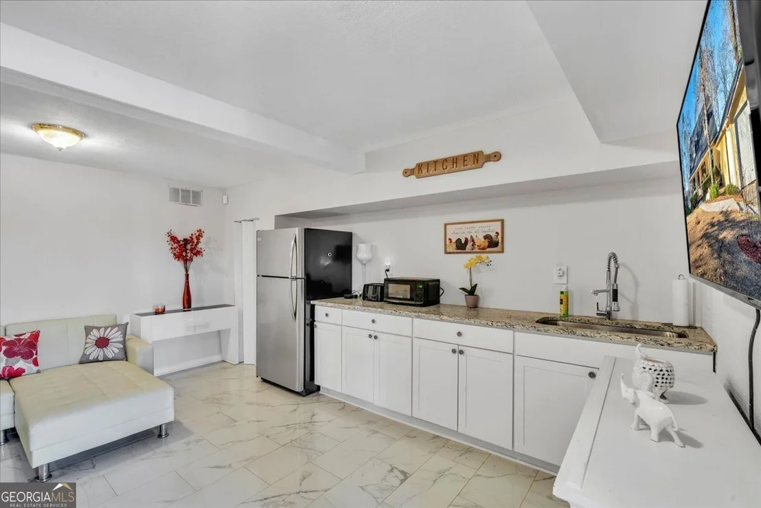 Photo of 330 Greentree Parkway