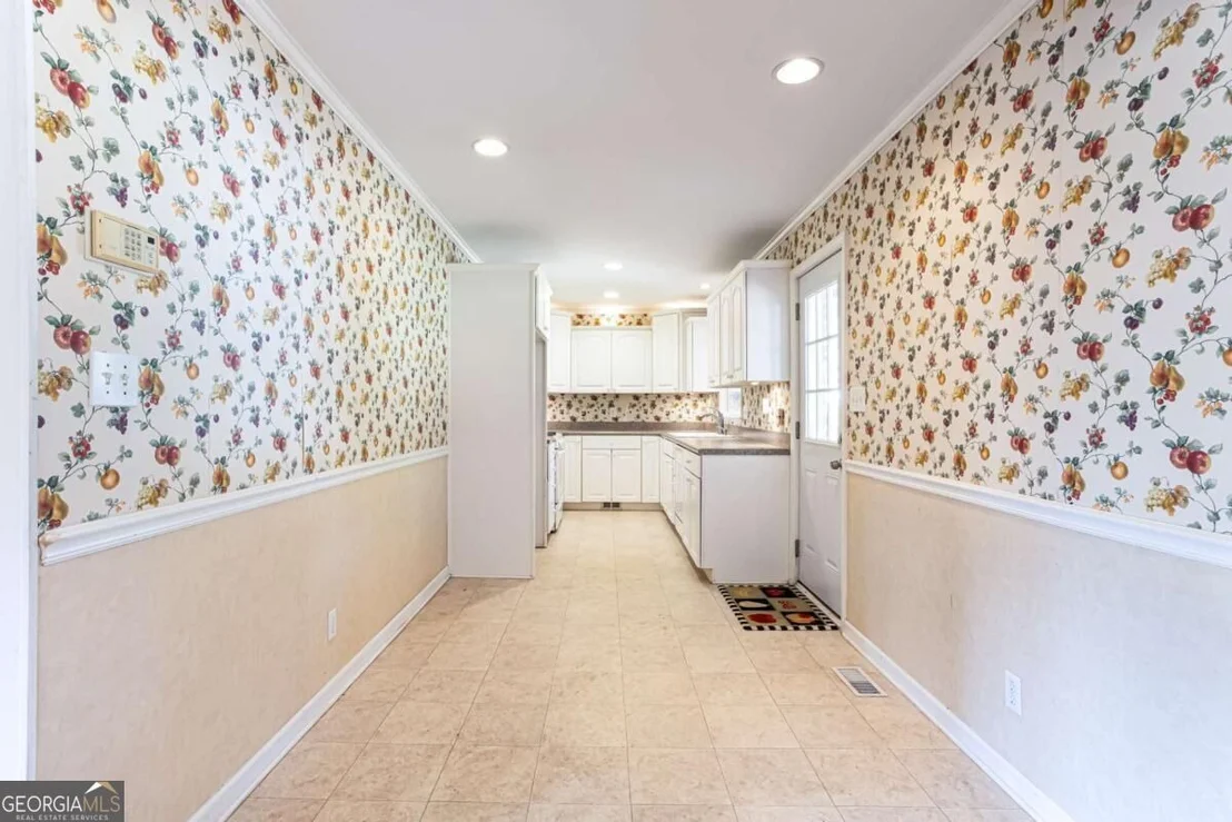 Photo of 461 Highview Drive SE
