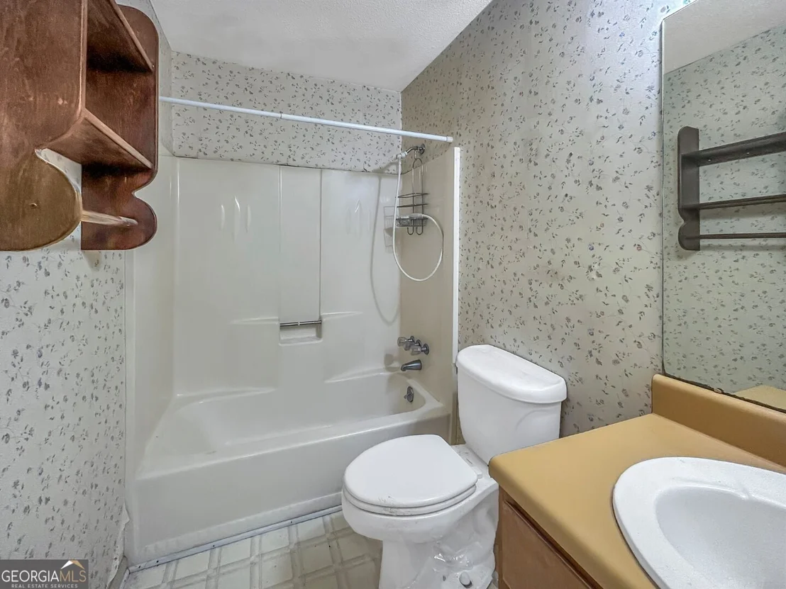 Photo of 411 Edgewater Circle
