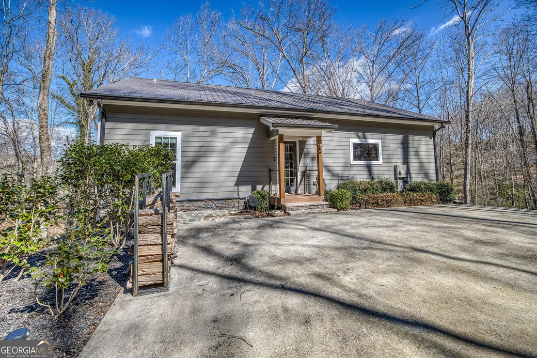 Photo of 112 Springhill Lane